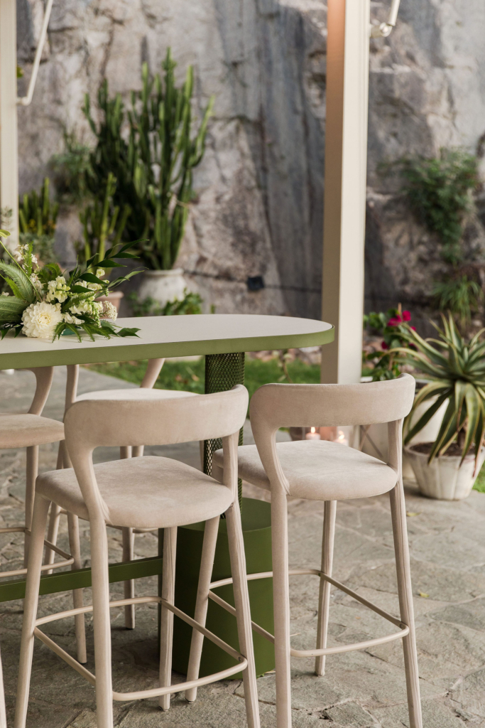 outdoor seating stools